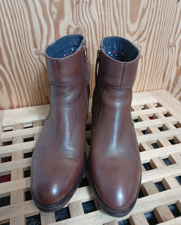 타미힐피거 버클 브라운 앵클부츠 240