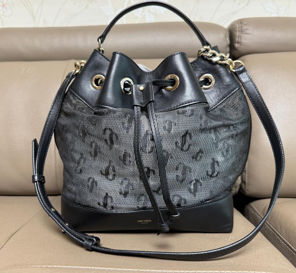 지미추 주노 메쉬 레더 숄더 버킷백 블랙