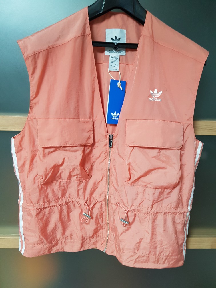 아디다스 여성용 조끼 S 크기 팝니다