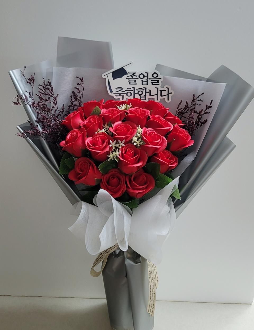 (새상품)졸업식 레드  20송이비누꽃 꽃다발/인테리어소품/조화