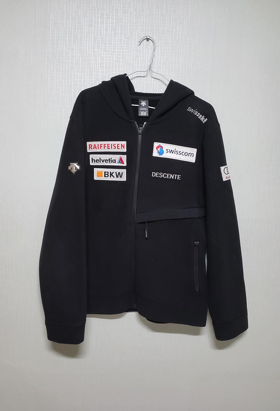 데상트 스위스 스키팀 후드집업.기모L