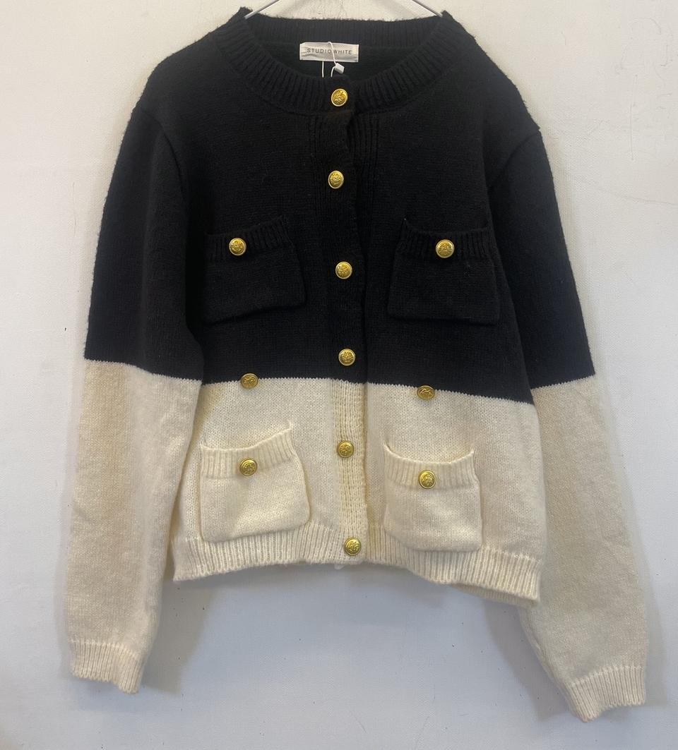 스튜디오화이트 금장단추 배색니트가디건 새상품:)