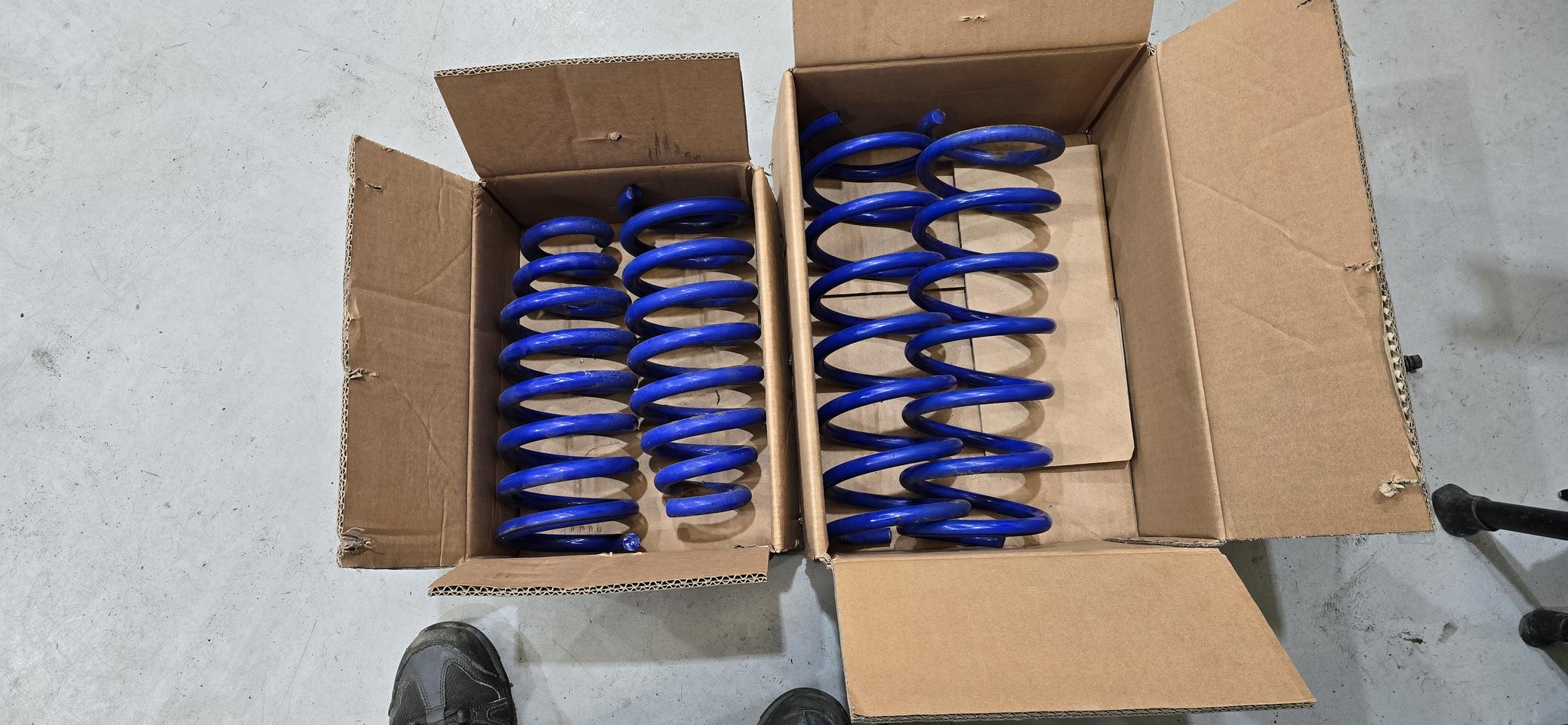 렉스턴스포츠칸 인치업스프링 입니다.