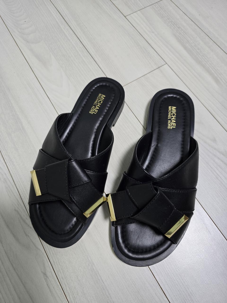 마이클코어스 슬리퍼 220 가죽 두번신음 운포