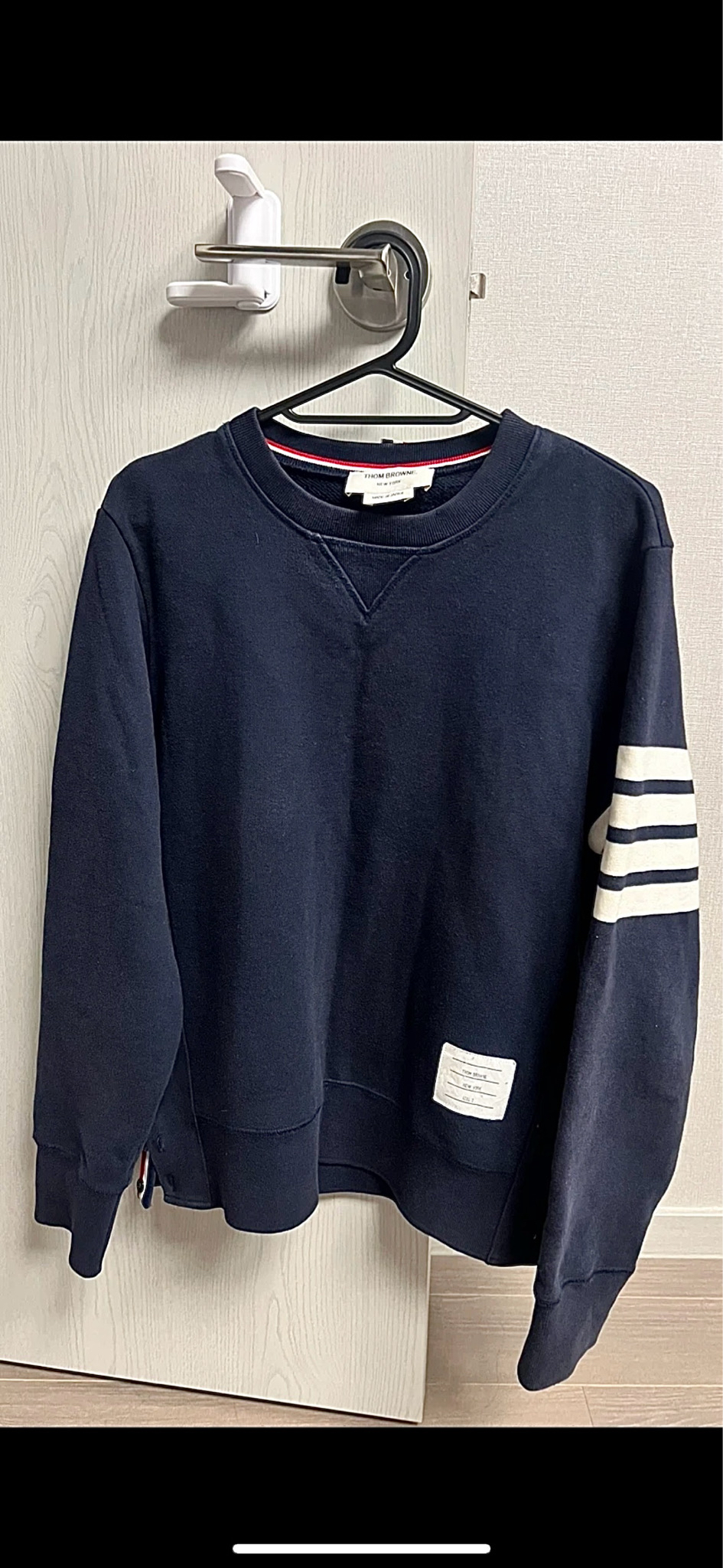 [정품] 톰브라운 맨투맨 2사이즈 네이비