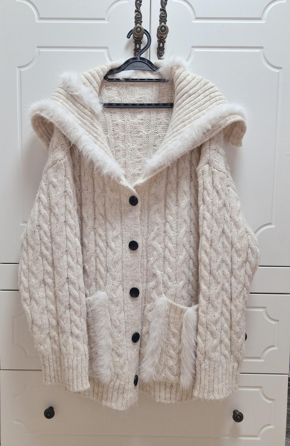 아이보리 꽈배기 후드 니트 가디건