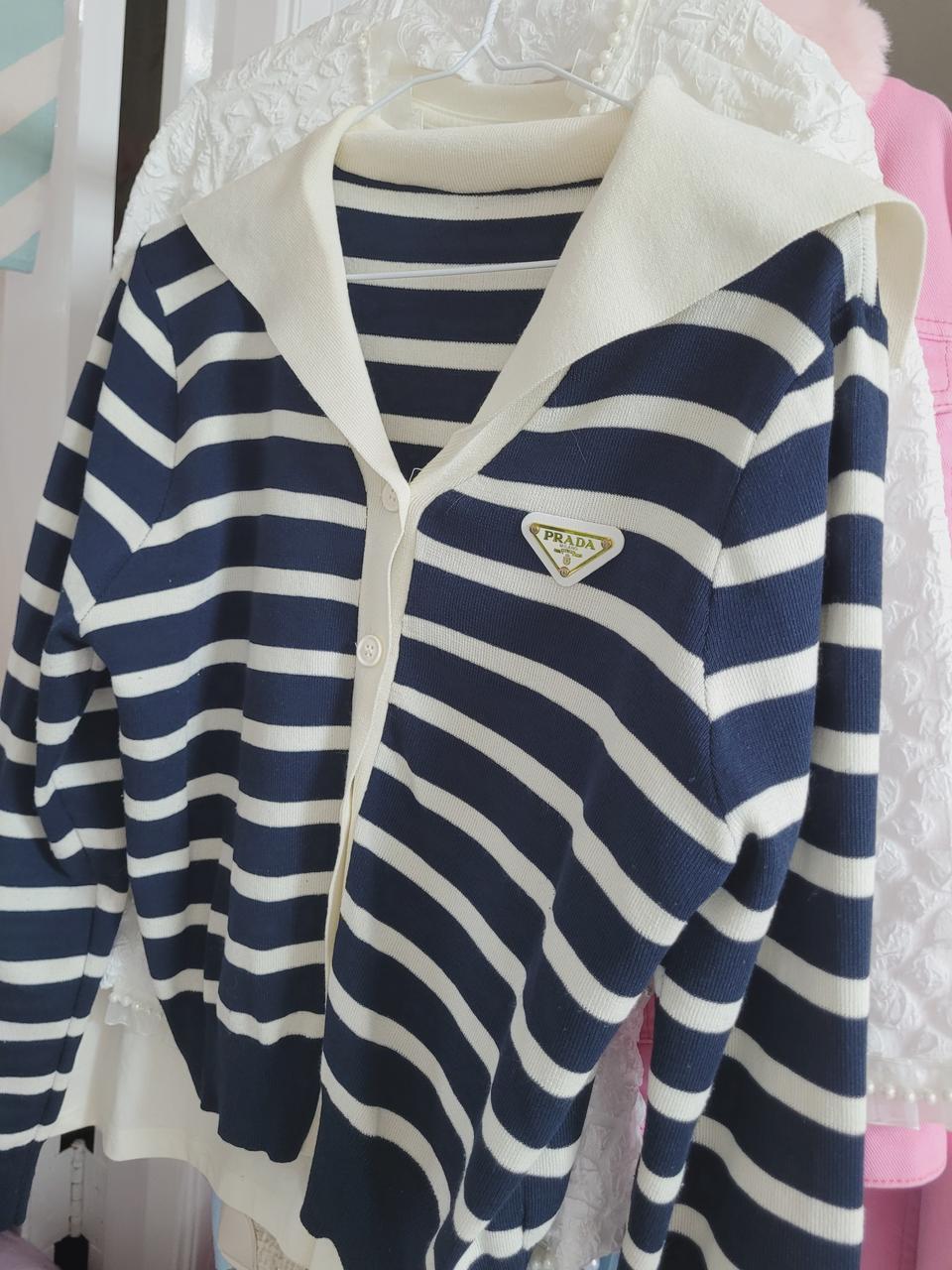 프라다 카라니트