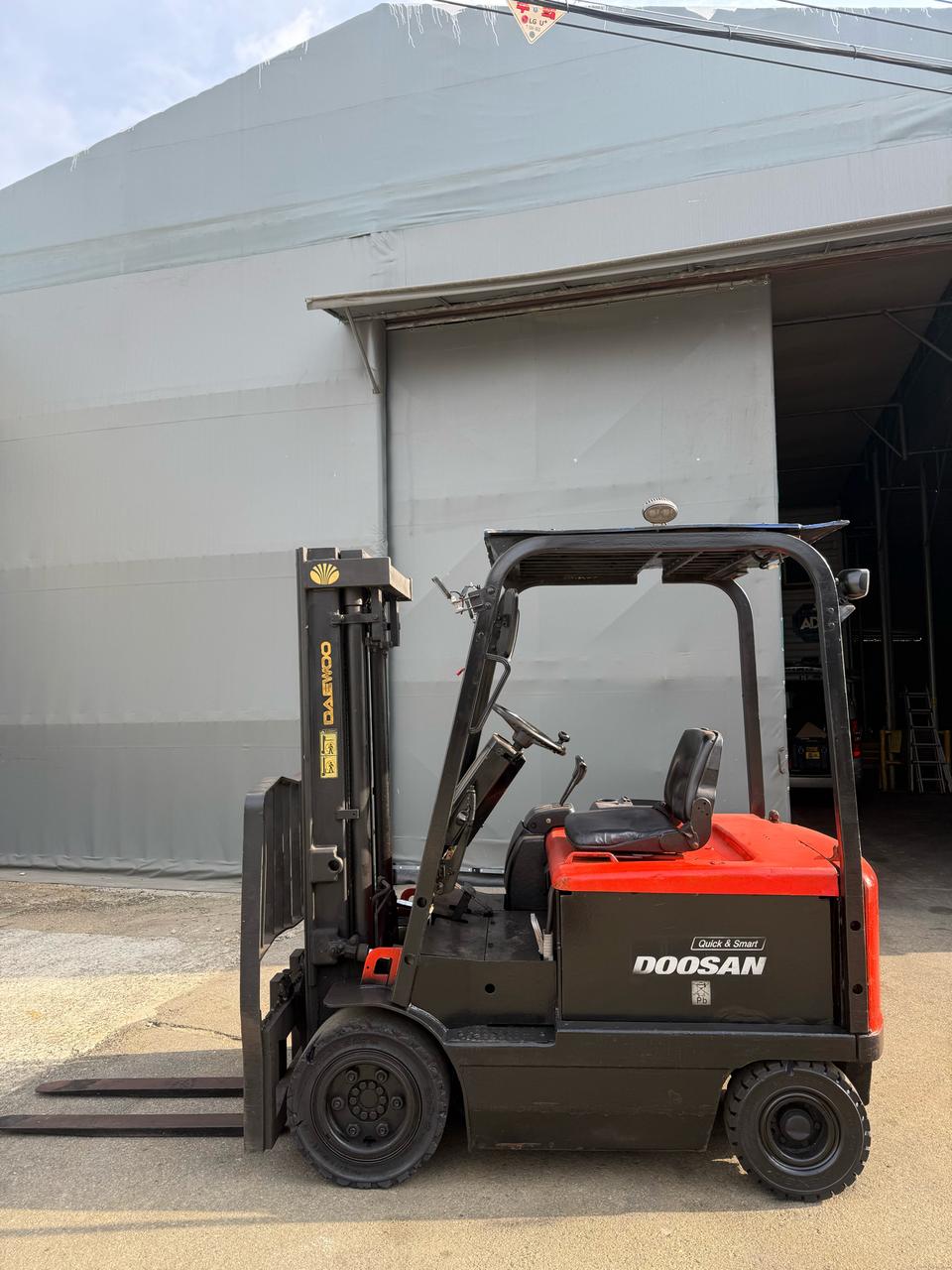 두산 전동 지게차 2톤 가성비 갑 급매물!! 최높 3M
