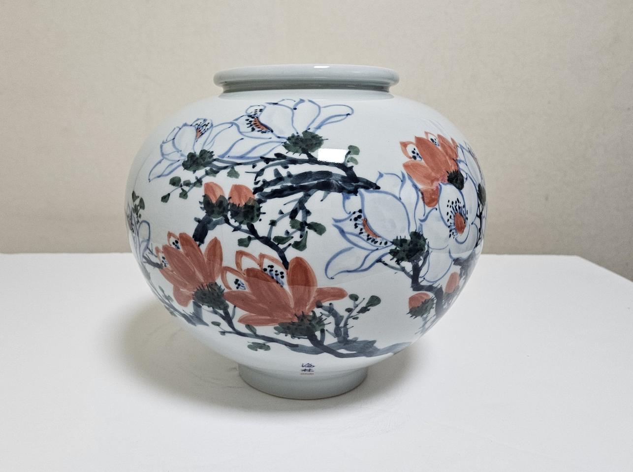 매우 아름다운 꽃그림의 백자 도자기 항아리 / 해림 이춘규 작품