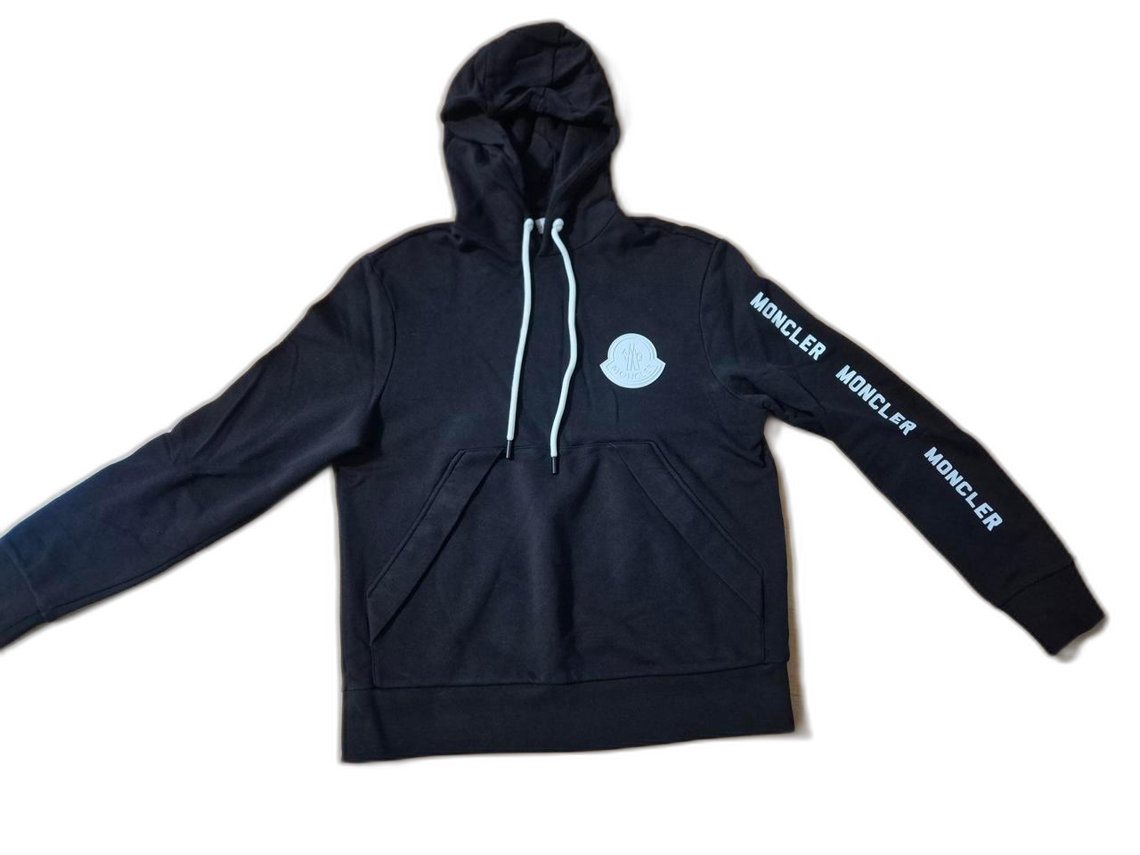 몽클레어 후드티 팝니다.