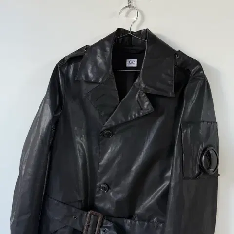 C.P. 컴퍼니 블랙 트렌치 코트