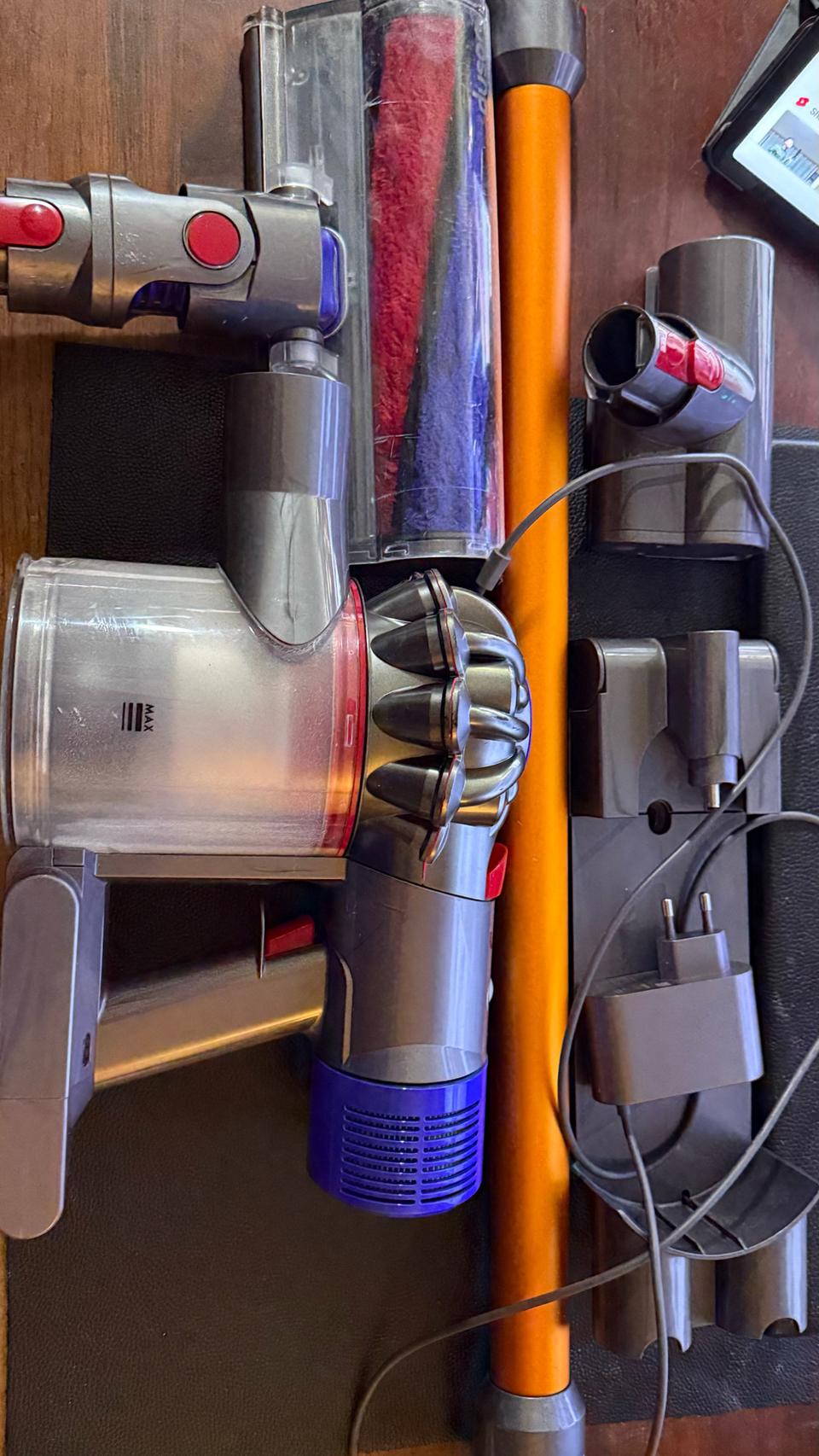 Dyson V8 다이슨 무선 청소기