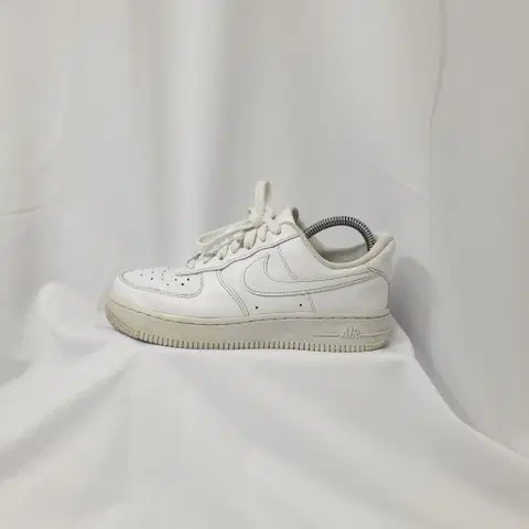 빈티지하서 230 나이키 에어포스 1 07 화이트 스니커즈 올백