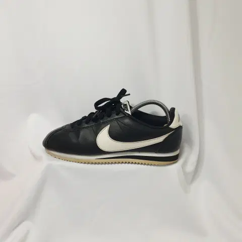 빈티지하서 235 나이키 클래식 코르테즈 검흰 스니커즈 운동화