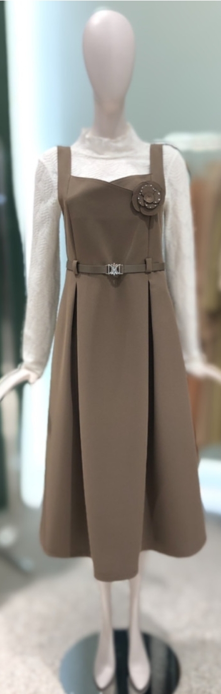 듀엘 코사지 뷔스티에 원피스 66사이즈 새제품 모카베이지컬러