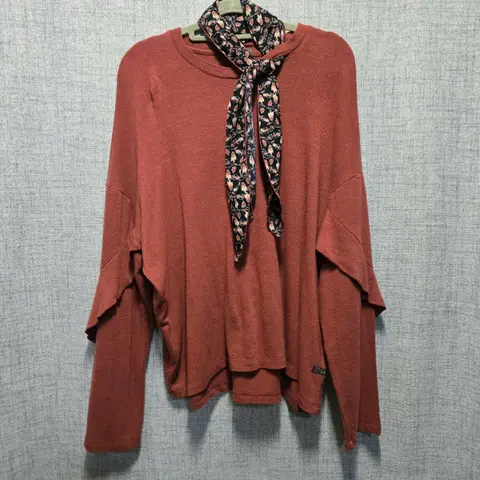 써스데이아일랜드 패턴 스카프 긴팔티 M