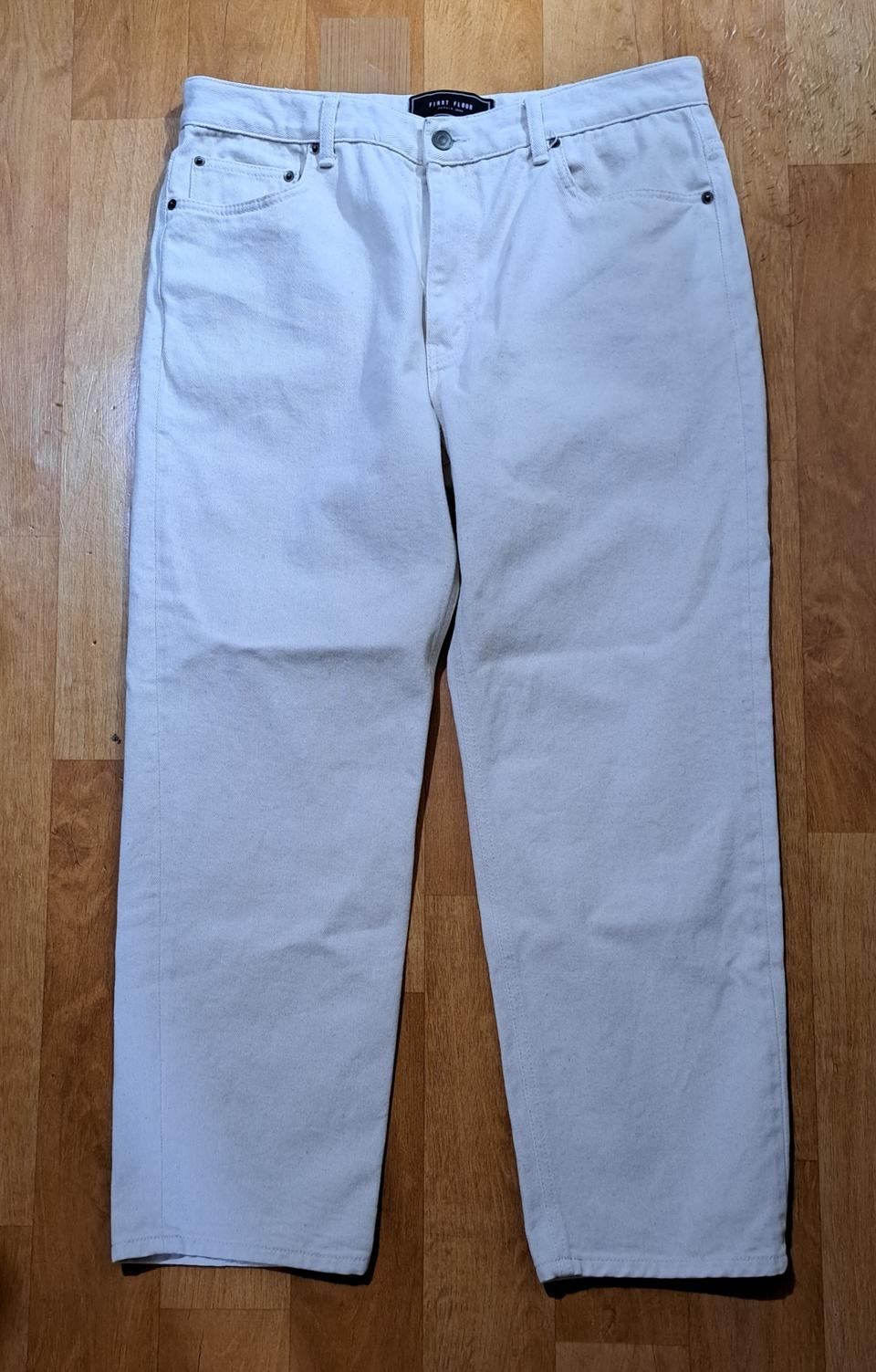 (무료배송)퍼스트 플로어 크림색 크롭진(34)