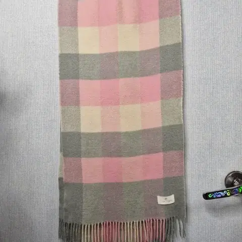 꾸레쥬 핑크 체크 머플러
