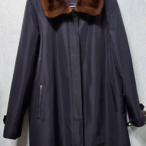 1/2)LEEGA 모피 탈부착 블랙 코트. 66/95사이즈