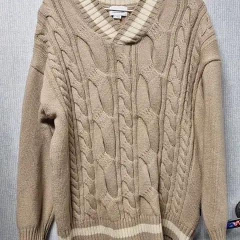 브이넥 케이블 니트 베이지 L사이즈