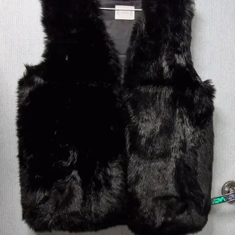 HOSI 블랙 퍼 조끼. 66~77