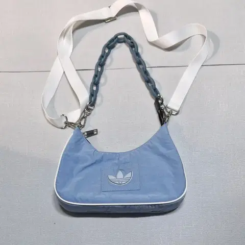 아디다스 블루 숄더백 체인 스트랩
