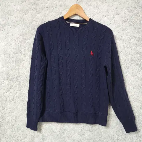 J201 [90] 헤지스 캐시미어함유 꽈배기 니트 23년식