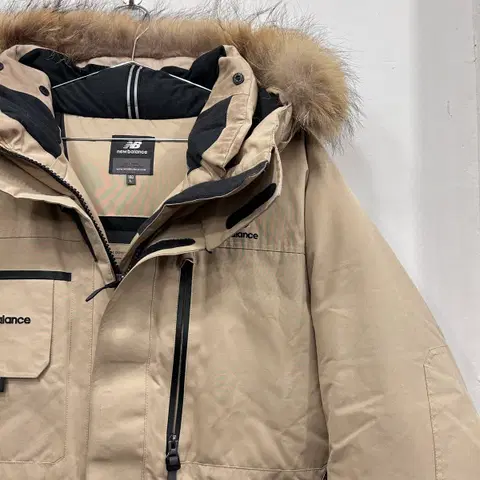 뉴발란스 패트롤 구스다운 쉐르파 후드 패딩