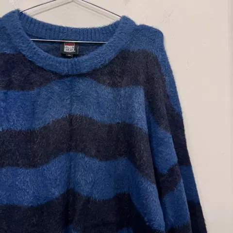 비전스트릿웨어 울부클 스트라이프 오버핏 니트