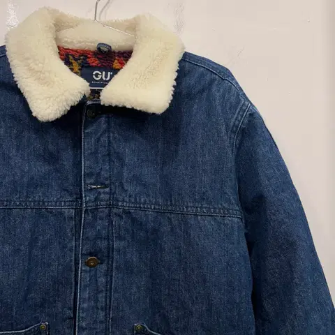 GU 양털 카라 이너패턴 데님 트러커 자켓