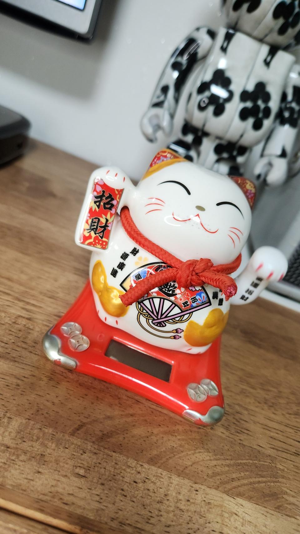 # 손흔드는 태양열 고양이 마네키네코 인형 개업선물 태양열 급처