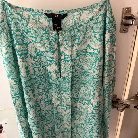 H&M 에메랄드 패턴 블라우스