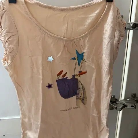 베이지색 캐릭터 프린팅 반팔 티셔츠 올리브데올리브