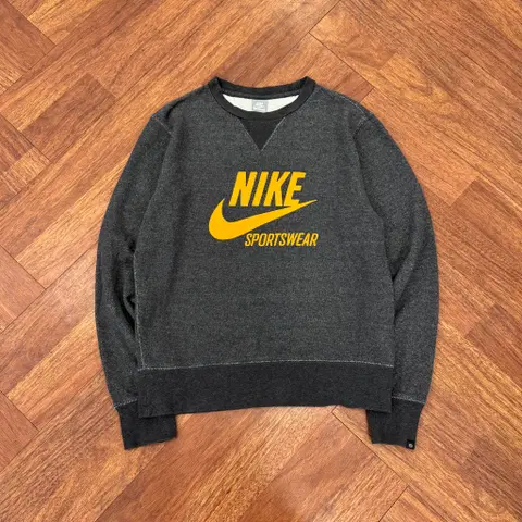 S 나이키 빅로고 올드스쿨 차콜 라운드 맨투맨