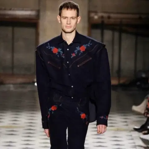 베트멍 17FW 웨스턴 플라워 자수 셔츠