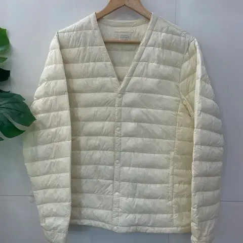 무신사 스탠다드 아이보리 경량 패딩 100