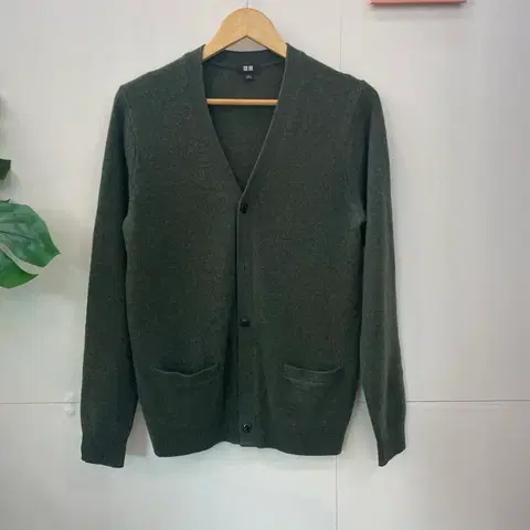 유니클로 모 100 올리브그린 가디건 L