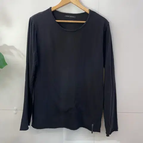 시리즈 NEVER ENOUGH 블랙 긴팔 티셔츠 100