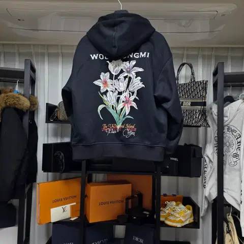 {클로젯}[44][크림 택 구성]우영미 플라워 백 프린팅 후드티