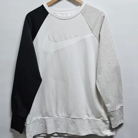 나이키 드라이핏 스우시 맨투맨 M 국내L