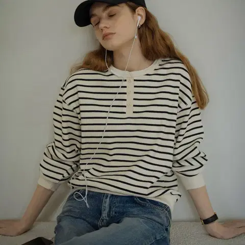 틸아이다이 헨리넥 티셔츠