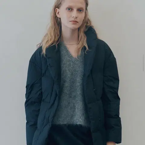 프론트로우 숄카라 구스다운 패딩