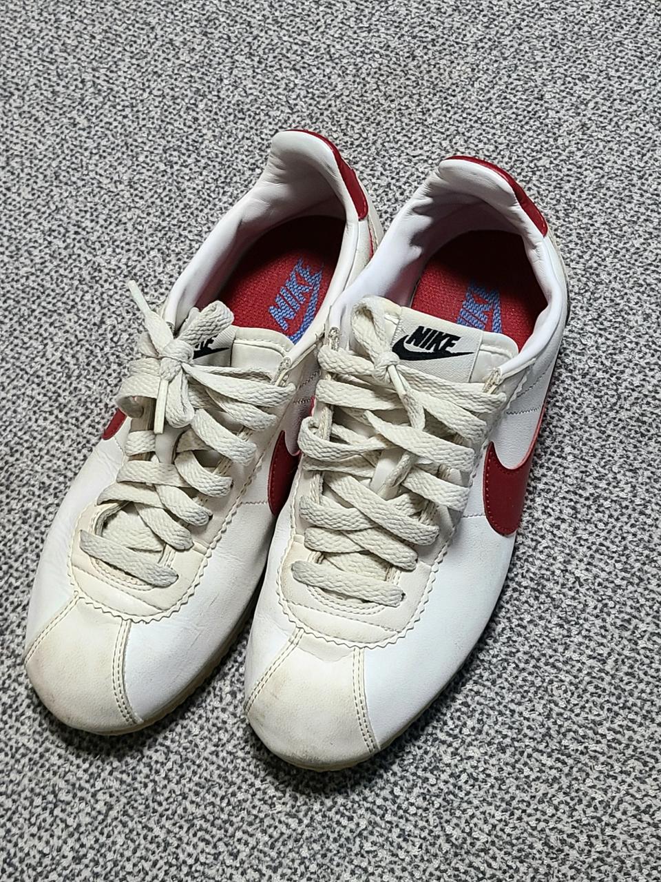 나이키 클래식 코르테즈 레더 화이트/레드 스우시 240mm