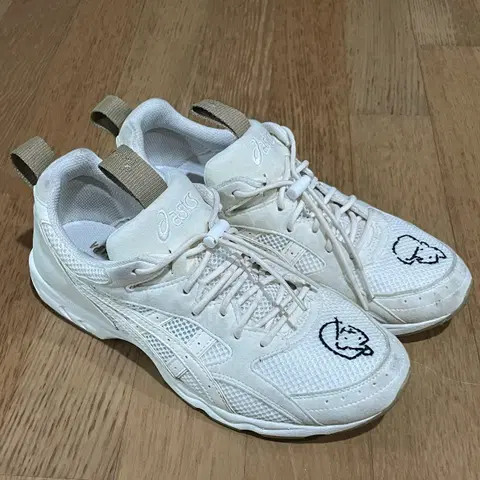 아식스 x 유 나가바 타사 매직화이트 255