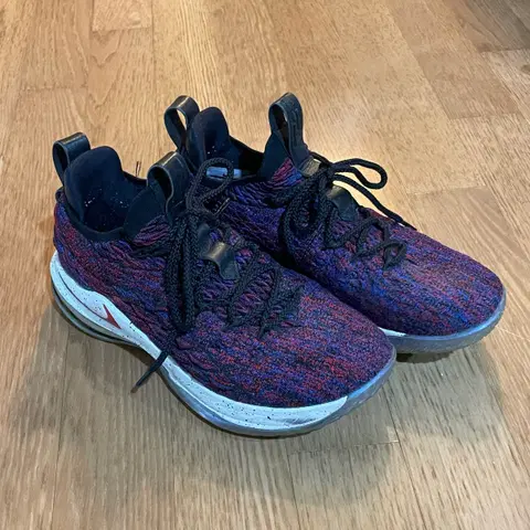 나이키 르브론 로우 슈퍼노바 농구화 255