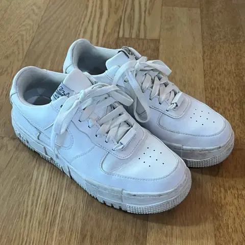 나이키 에어포스1 픽셀 235