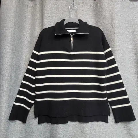 자라 검흰 스트라이프 집업 니트