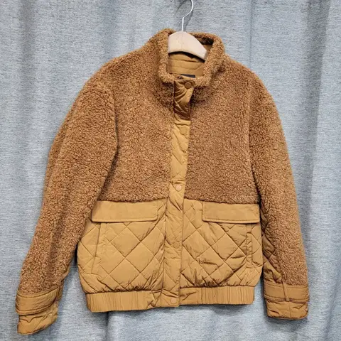 블루페페 브라운 뽀글이 퀼팅 배색 점퍼