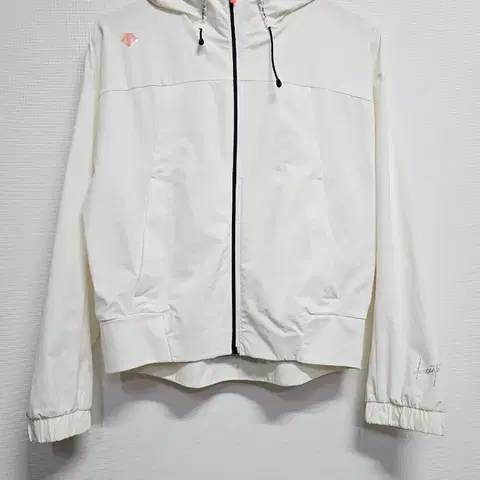 데상트 여성용 화이트 후드 바람막이