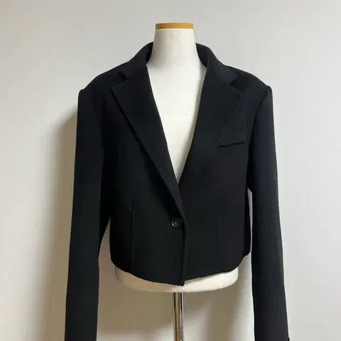 [새상품] j&j 캐시미어 핸드메이드 숏코트 블랙